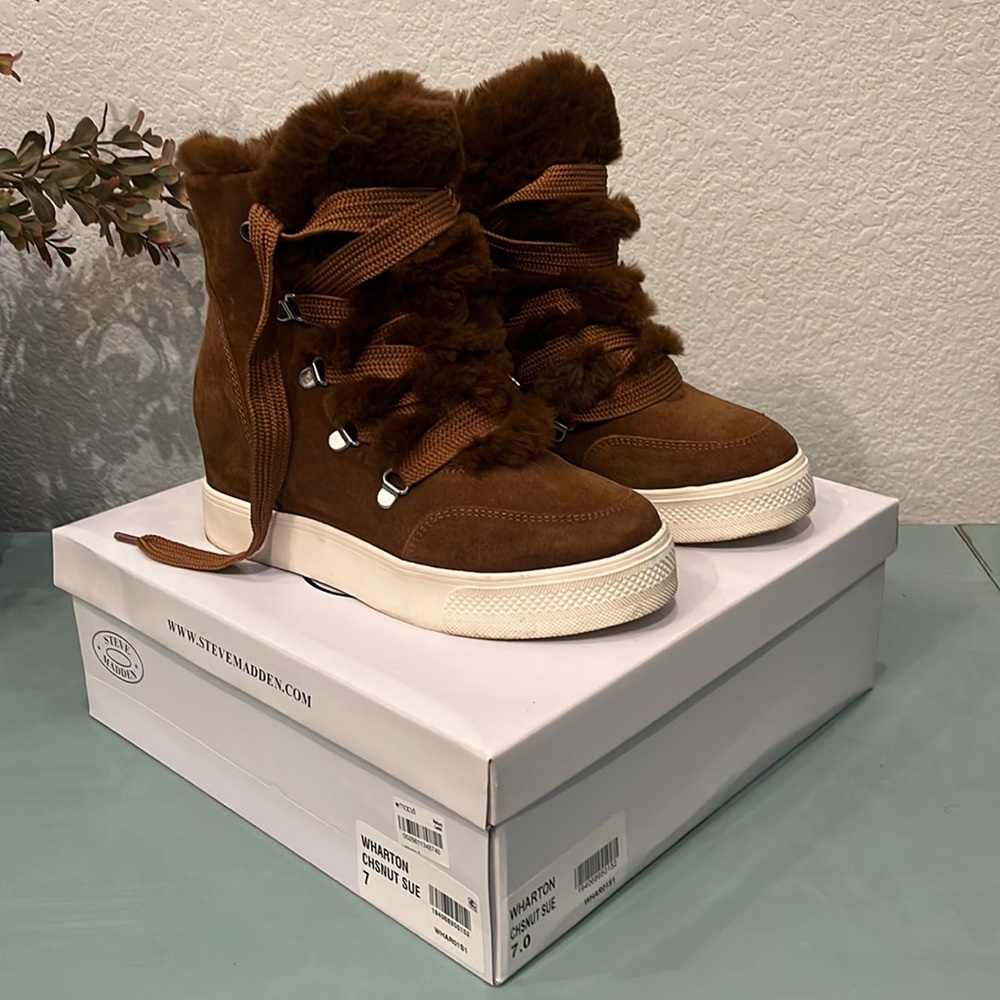Steve Maddens Wharton chestnut suede size 7
